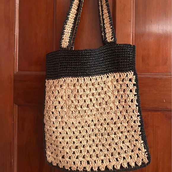 Beautiful Zara woven bag slight damage - Picture 1 of 4
